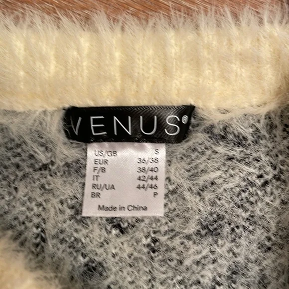 Venus puff sleeve sweater ivory and black size small - Picture 2 of 7